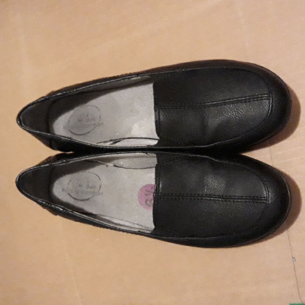 Life Stride Simply Comfort Loafers Size 6.5 Flats Black Genuine Leather NWOT
